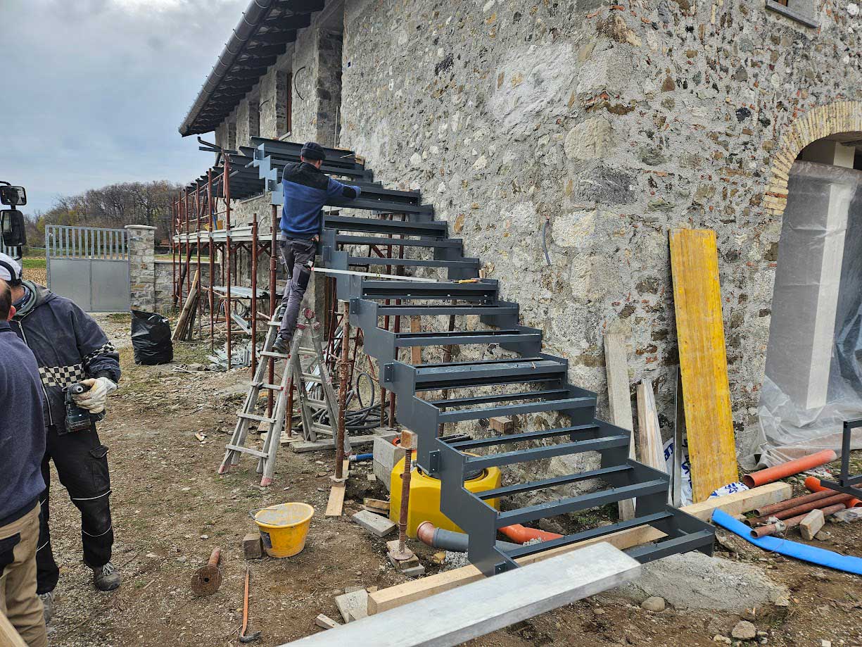 Casa_colonica_brazzacco_scala_esterna