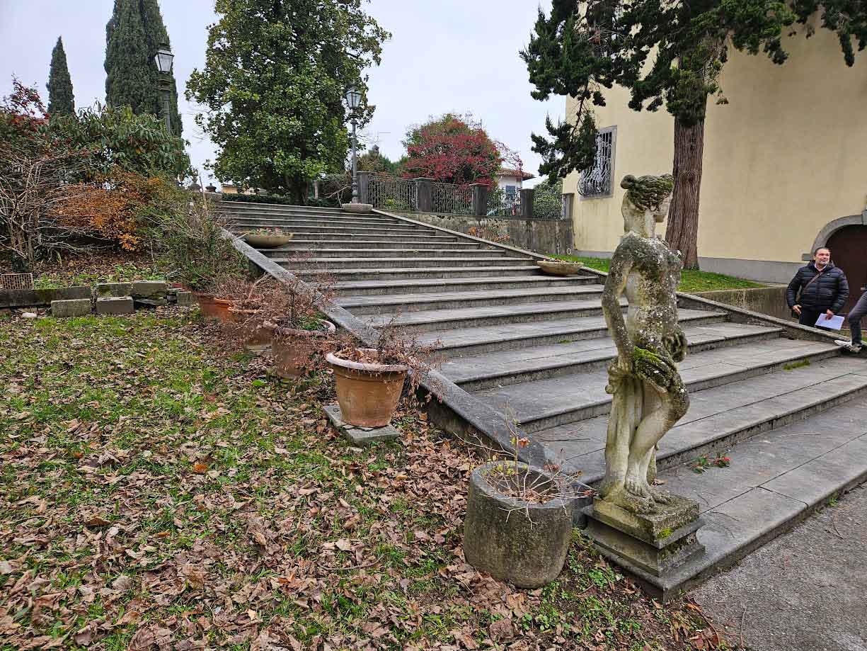 Parco_storico_Villa_De_Brandis_restauro_scala