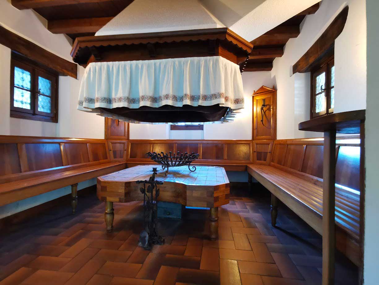 Restauro_fabbricato_La_Roncolina_Brazzacco_caminetto