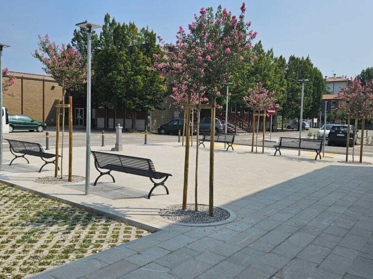 ex_cinema_Manzoni_Paderno-udine_esterno_piazza