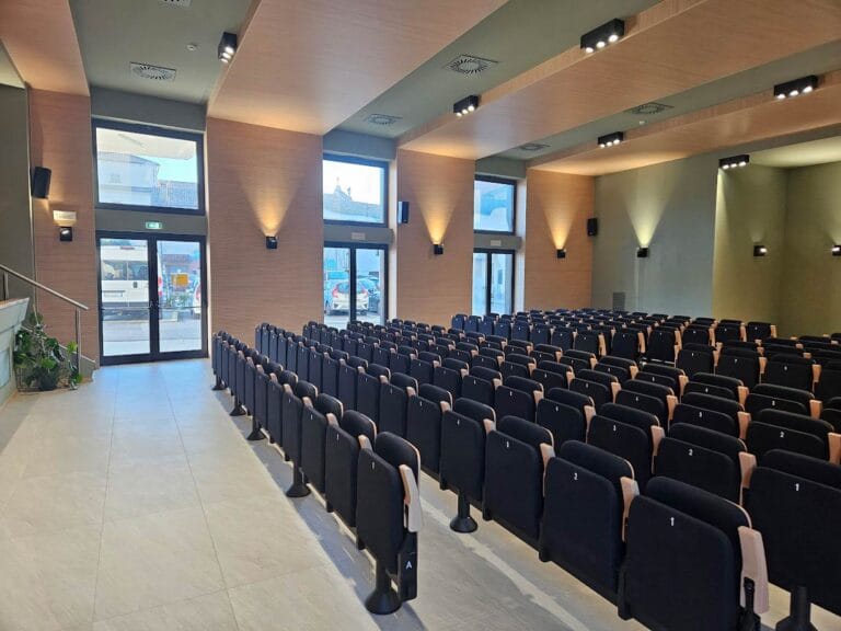 ex_cinema_Manzoni_Paderno-udine_teatro_loggia
