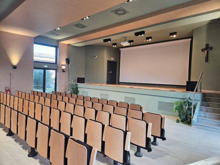 ex_cinema_Manzoni_Paderno-udine_teatro_palco