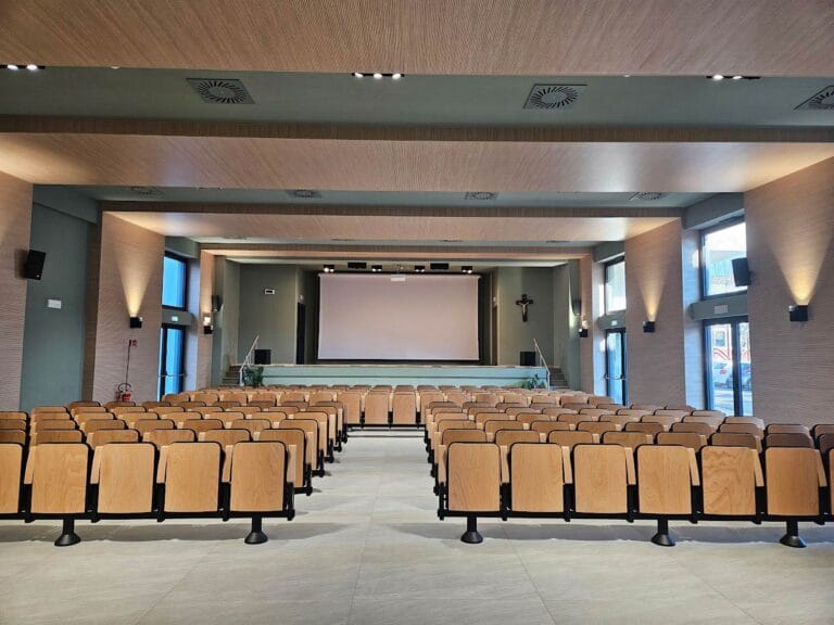 ex_cinema_Manzoni_Paderno-udine_teatro_sala