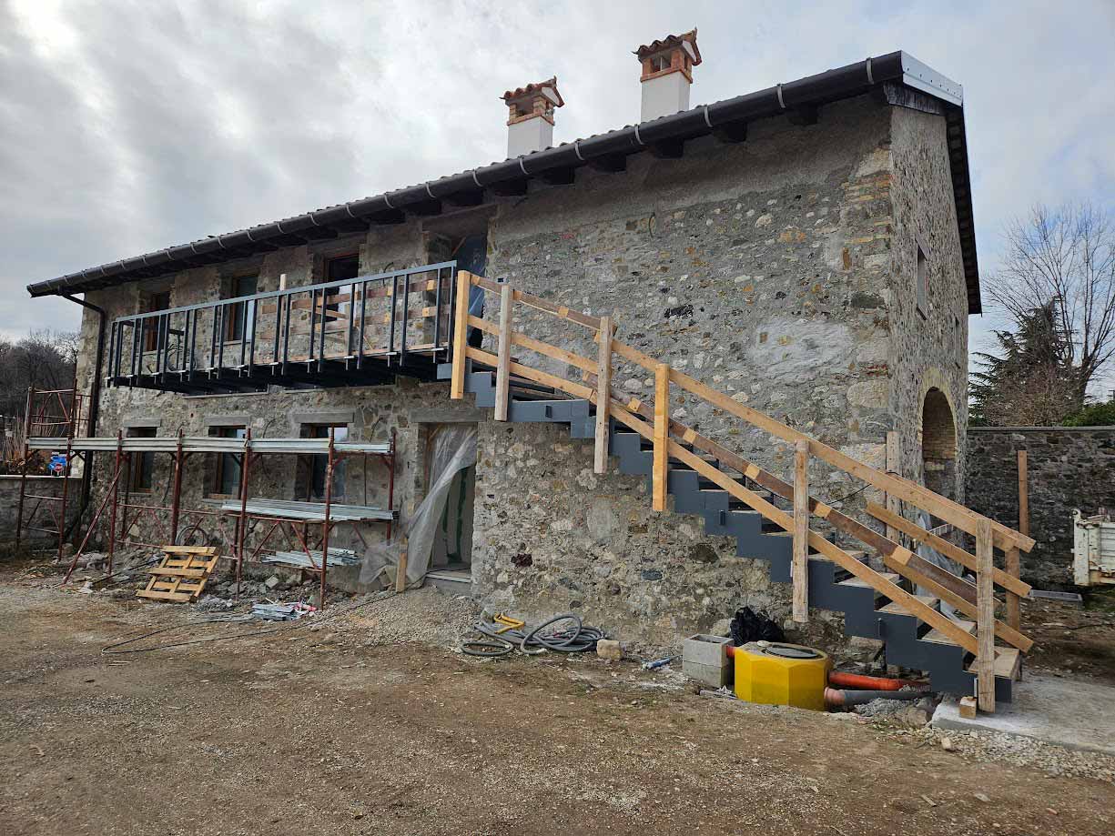 restauro_Casa_colonica_brazzacco_esterno_poggiolo